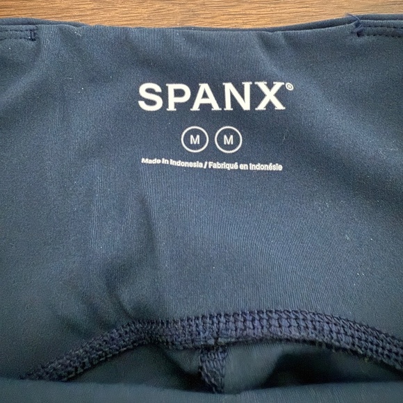 SPANX LEGGINGS ATHLETIC RAW HEM BACK STASH POCKET WIDE WAISTBAND NAVY BLUE M - Picture 8 of 12